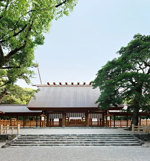 電車と徒歩で約20分 由緒ある神社「熱田神宮」